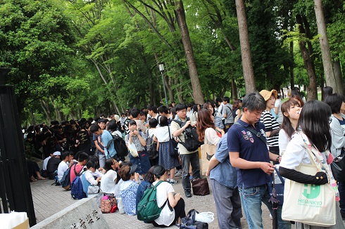 開場前